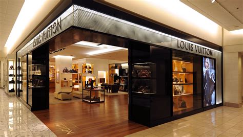 louis vuitton downtown chicago.